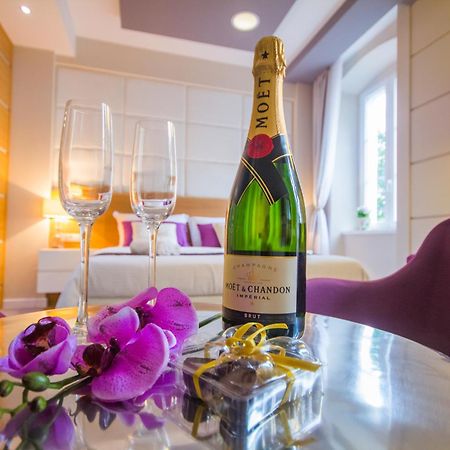 Peninsula Luxury Rooms Zara Esterno foto