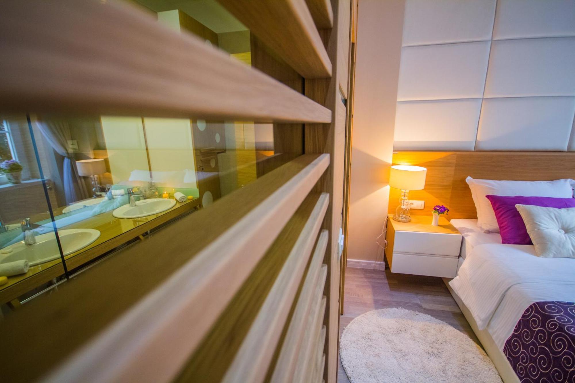 Peninsula Luxury Rooms Zara Esterno foto