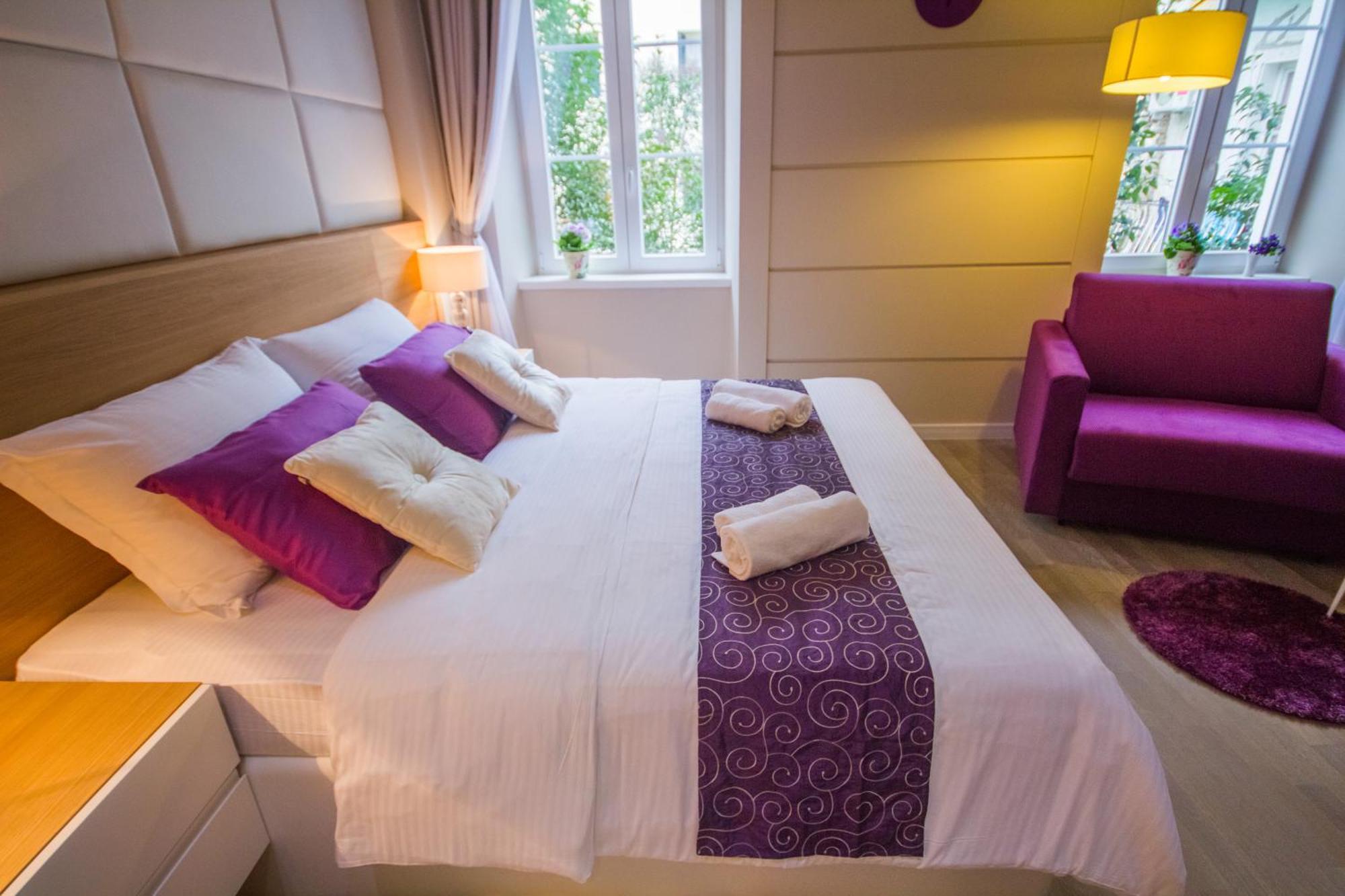 Peninsula Luxury Rooms Zara Esterno foto