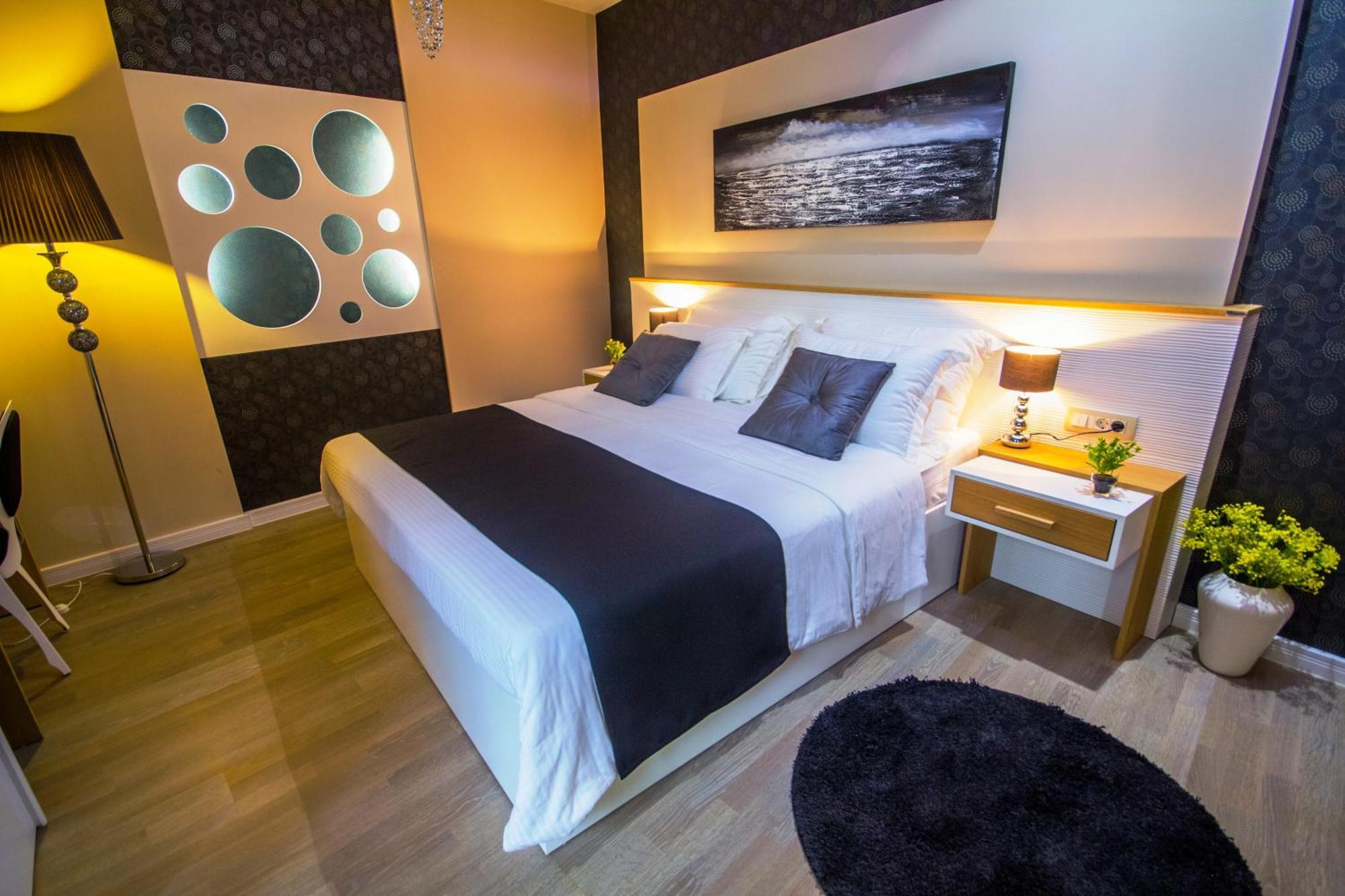 Peninsula Luxury Rooms Zara Esterno foto