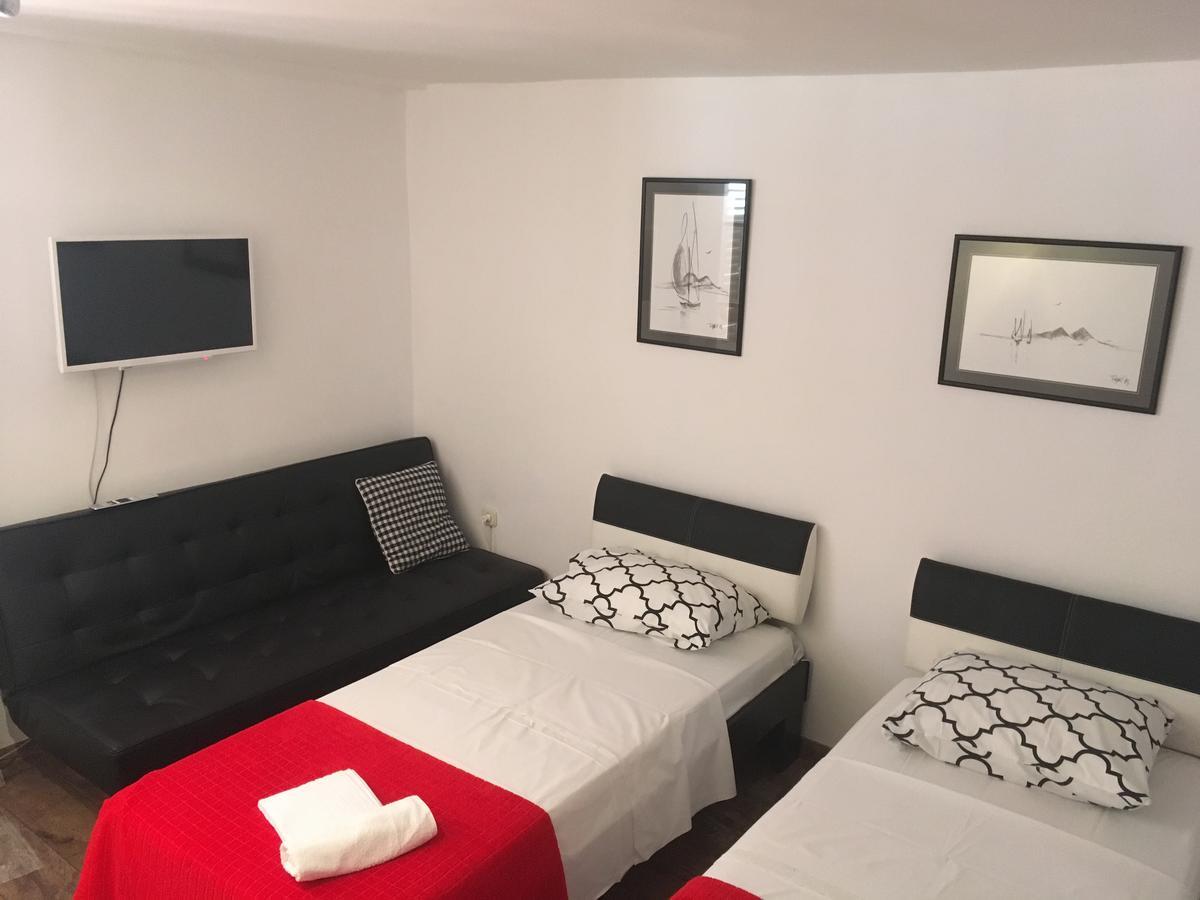 Peninsula Luxury Rooms Zara Esterno foto