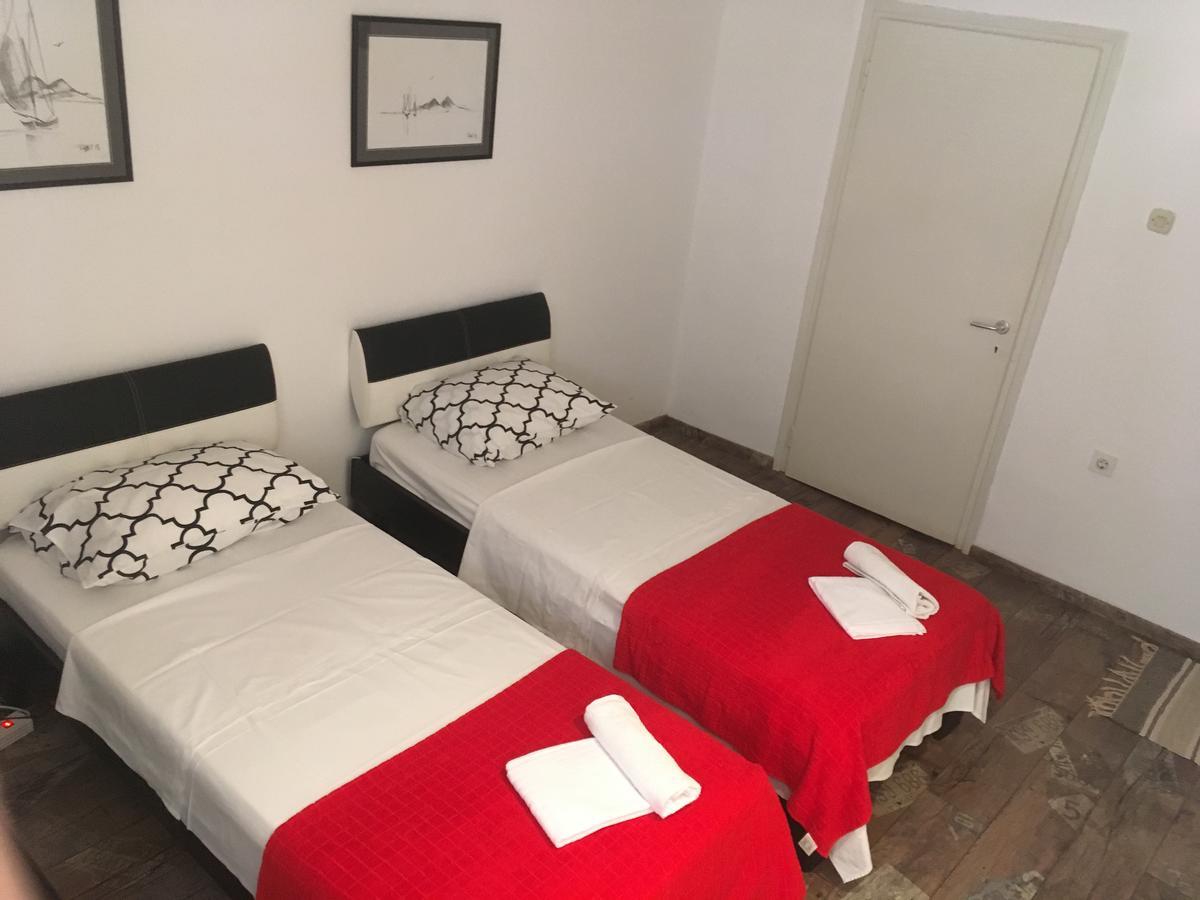 Peninsula Luxury Rooms Zara Esterno foto